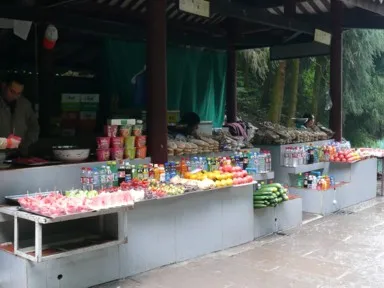 峨眉山の登山道にある露店