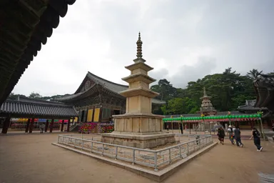 キョンジュの仏国寺の日本と似た境内