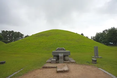 キョンジュの大陵苑の王の墓