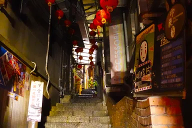 九份の夜のひっそりとした賢崎路