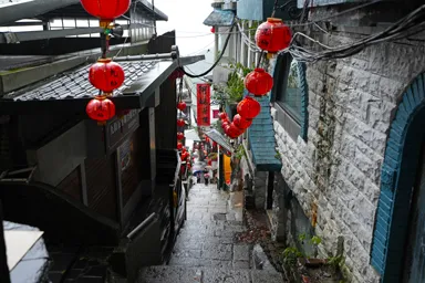 朝の九份の賢崎路の階段