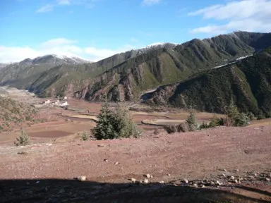 川蔵公路のマルカム手前にある赤い大地