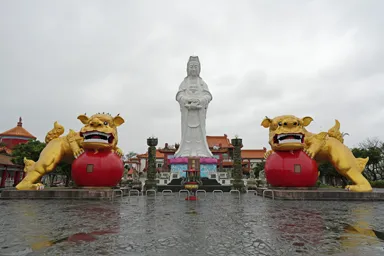 基隆の大仏禅寺の巨大像