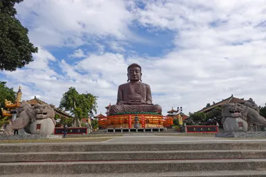 彰化の茶色で巨大な八卦山大仏