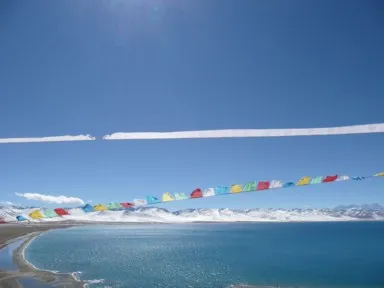 ナムツォ湖の神秘的な青と高地の静けさ