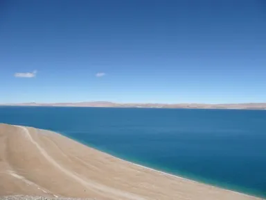 ナムツォの何も無い青藍の湖と空