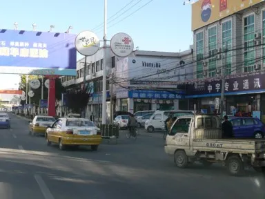 ラサの新しい建物が並ぶ中国人居住エリア