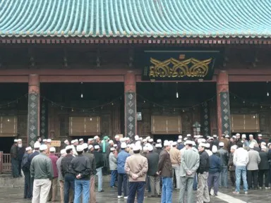西安の清真大寺で祈るイスラム教徒