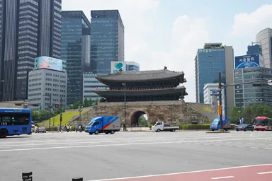 ソウルの再建された南大門