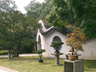 杭州の岳廟の塀の美しい曲線