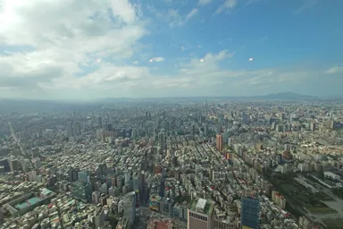 台北101から近代的ビルの街並み