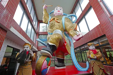 台湾の金剛宮の巨大な人の像