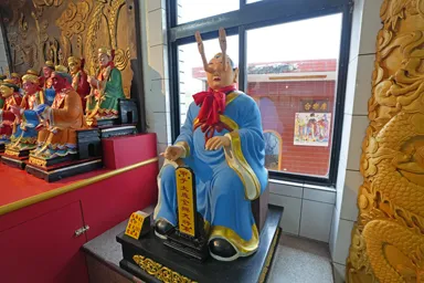 台湾の金剛宮の目から手が出た像