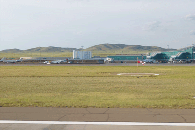 何もない草原が広がるチンギス・ハーン国際空港