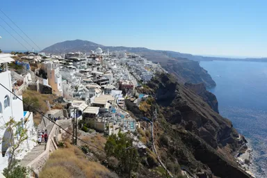 サントリーニ島のフィラのはずれから見たダイナミックな全景