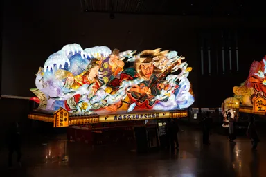 青森のねぶたの家の巨大ねぶたの展示