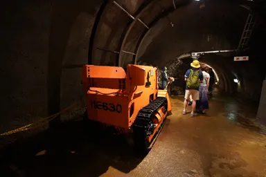 青函トンネルの坑道にある工事機材の展示