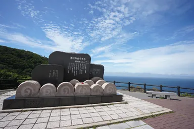 青森の龍飛崎の津軽海峡冬景色歌謡碑