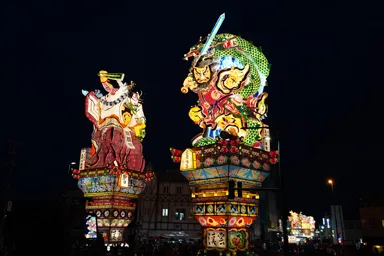 青森の五所川原のねぷた祭りの立佞武多