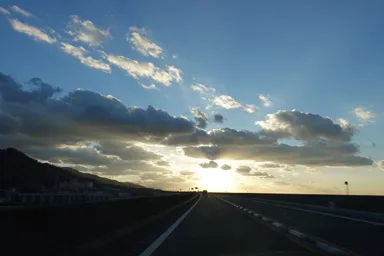 愛媛の松山自動車道からの夕暮れ
