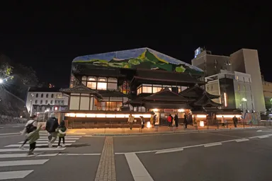 愛媛の道後温泉の工事中の本館