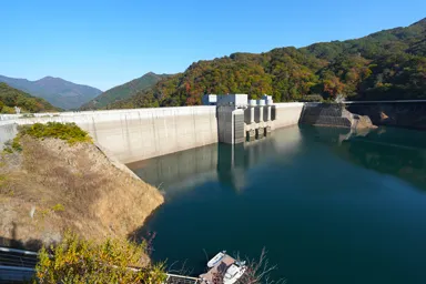 群馬の八ッ場ダムとダム湖