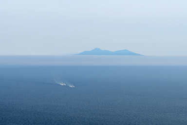 羅臼国後展望塔から見える北方領土の国後島