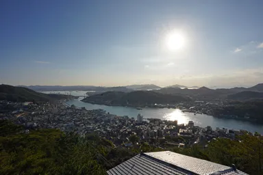 広島の尾道の千光寺頂上展望台からの街並みと朝日