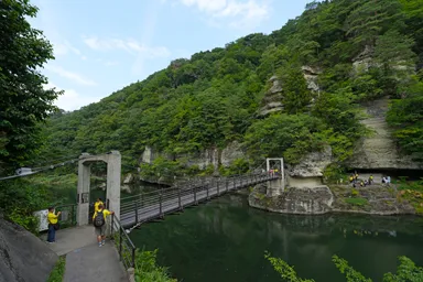 福島の塔のへつりの藤見橋