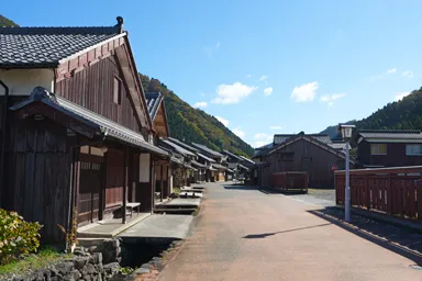 福井の熊川宿の町家と通り