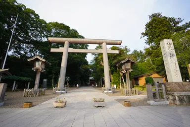 茨城の鹿島神社の鳥居と参道