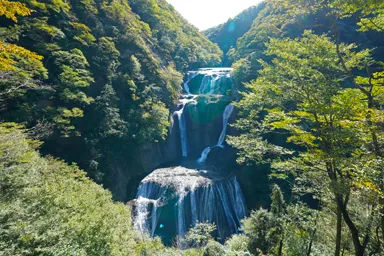 茨城の袋田の滝の上からの3段の滝の眺め
