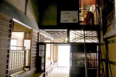 石見銀山の武家屋敷の大きな蔵のある河島家