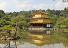 湖面にも映る金閣寺