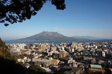 鹿児島の城山公園展望台からの桜島の眺め