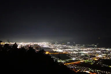神奈川の松田の山からの御殿場の夜景