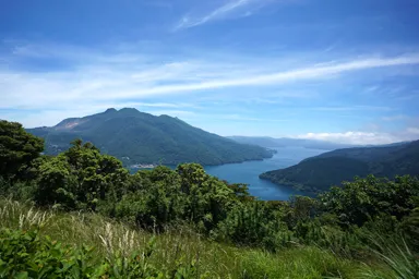 箱根の芦ノ湖と箱根山