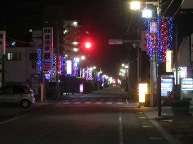 山梨の石和温泉の夜の湯けむり通り
