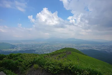 熊本の大観峰展望所からの阿蘇山とカルデラ地形