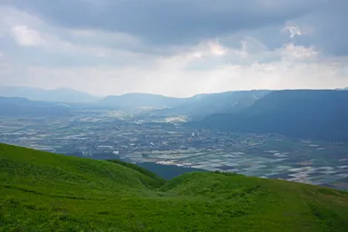 熊本の大観峰展望所からの阿蘇の広大な風景
