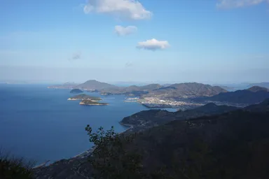 香川の天空の鳥居からの青い瀬戸内海