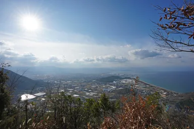 香川の高屋神社の山の上からの街と空