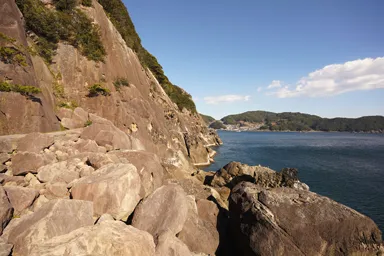 三重の鬼ヶ城の岩場