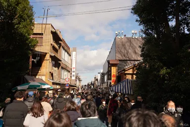 正月の伊勢のおはらい町の町並み