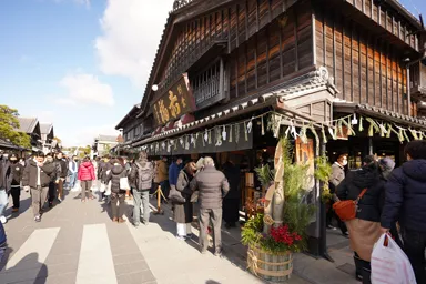伊勢のおはらい町の赤福のお店