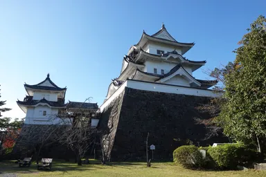 三重の伊賀上野城の天守と石垣