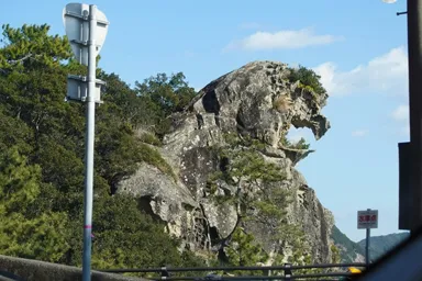 三重の獅子岩の横顔