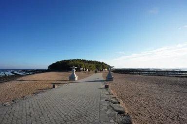 宮崎の青島神社の島への入り口