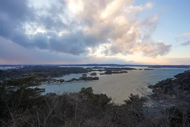 宮城の松島の大高森からの夕暮れの眺め
