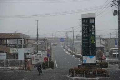 雪が降る宮城の松島駅